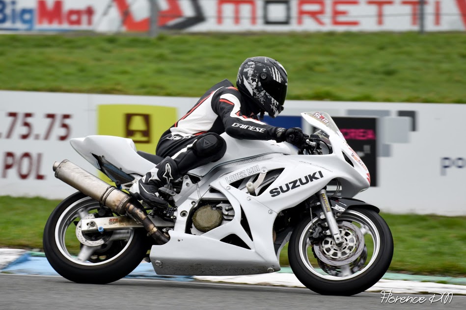 SUZUKI SV 650 blanche